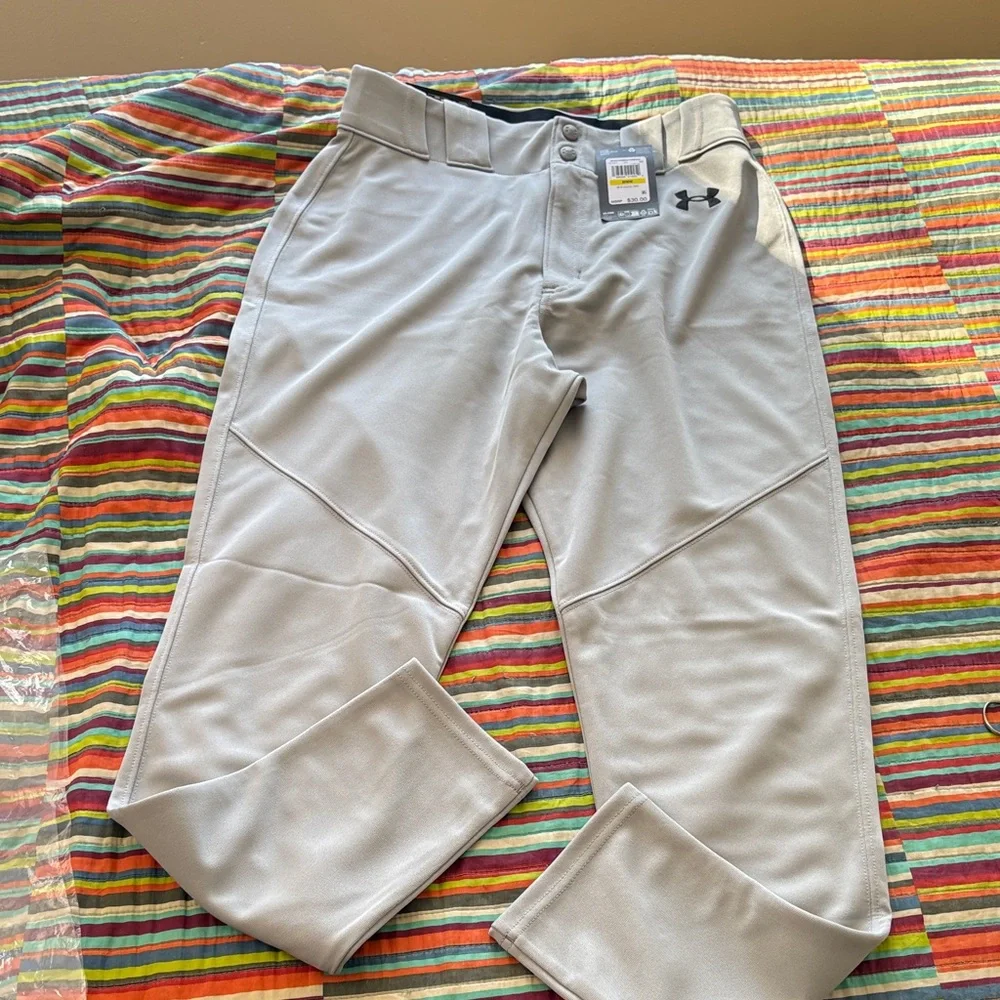 Sale Under Armour Men'Light Gray Athletic Pants (size small only  brand new